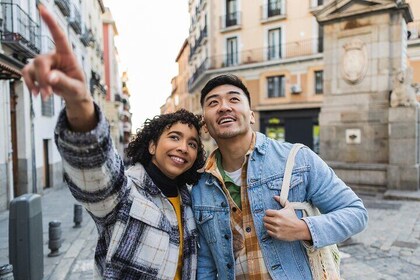 Private Romantic Walking Tour Edinburgh with Castle Views