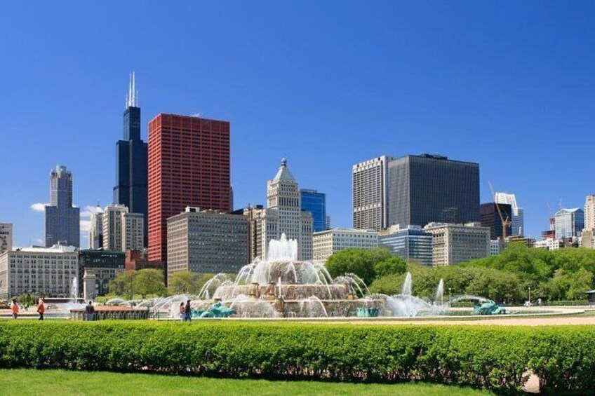 Enjoy a private tour of Chicago's famous landmarks