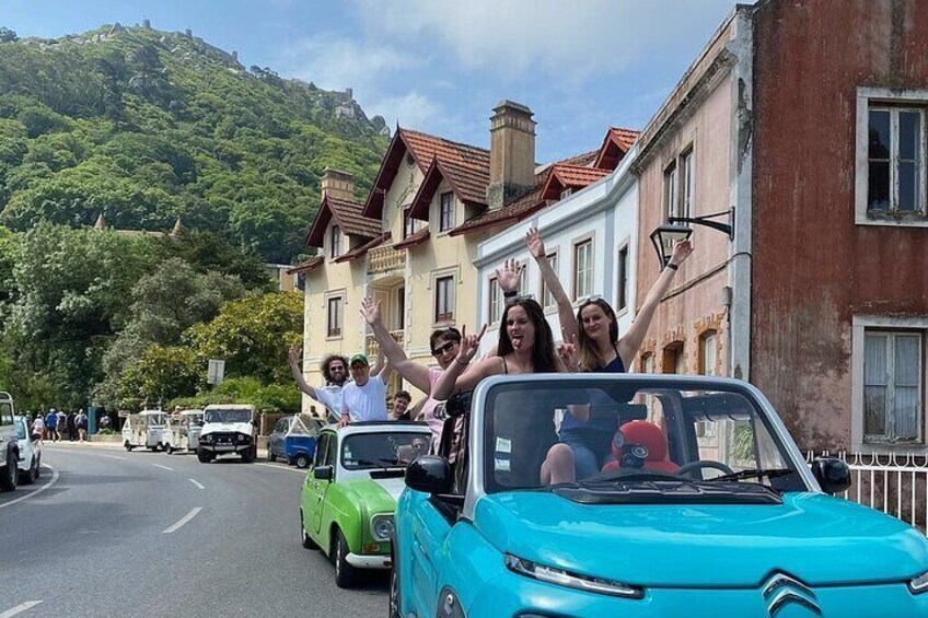 Private Half-Day Tour by Classic Car or Electric jeep in Sintra