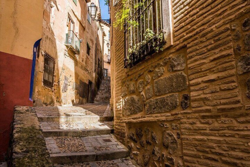 Medieval Toledo: The Knight of Three Cultures Exploration Game