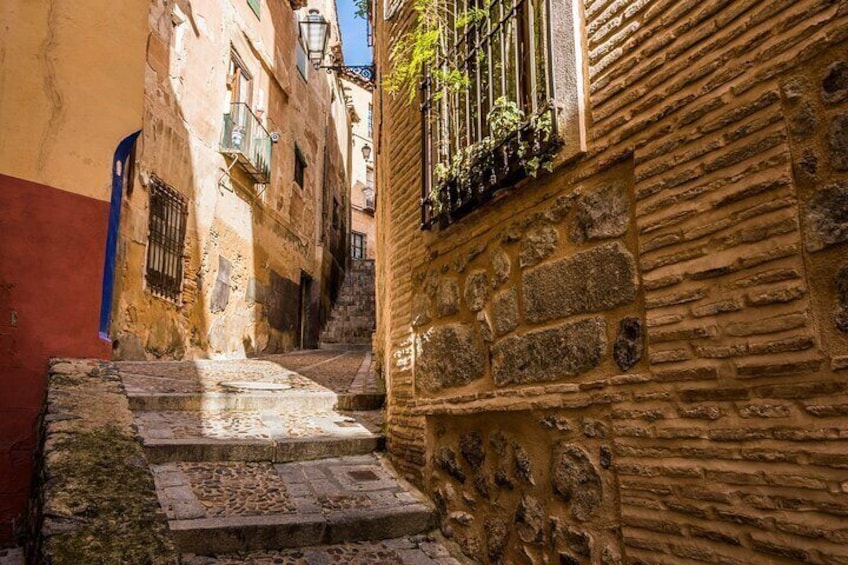 Medieval Toledo: The Knight of Three Cultures Exploration Game