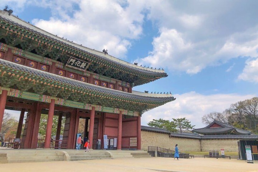 Royal Seoul Private Tour: Zombie City Exploration Game