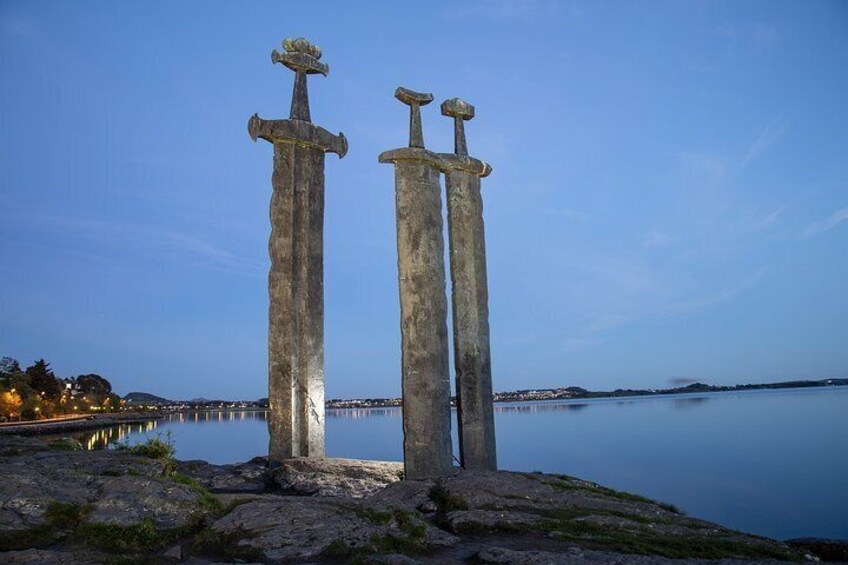 Swords in Rock monument and Stavanger highlights private tour