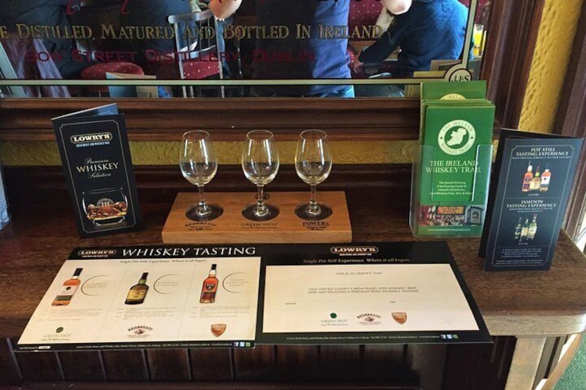 Private Irish whiskey tasting in local country pub. Galway. Guided. 30 minutes.
