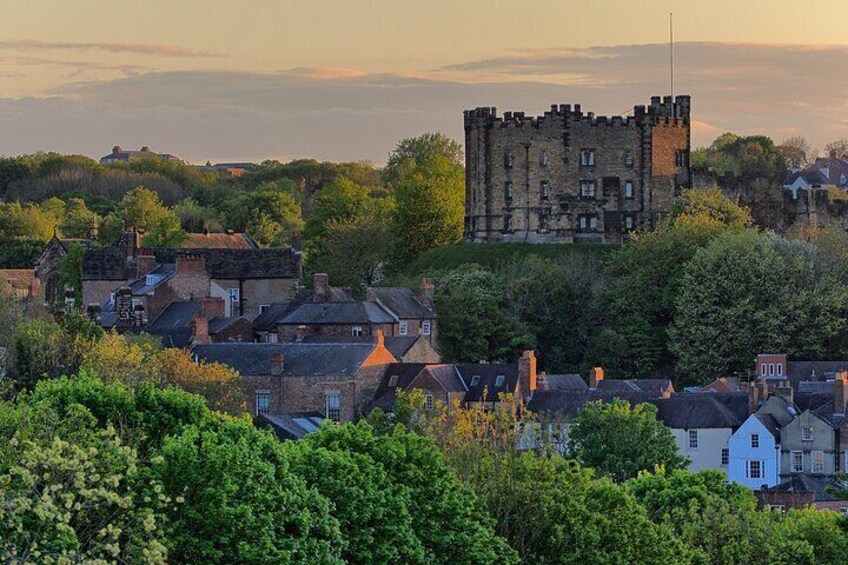 Romantic walking tour in Durham for couples