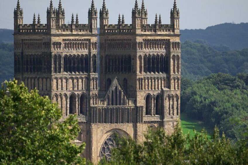 Romantic walking tour in Durham for couples