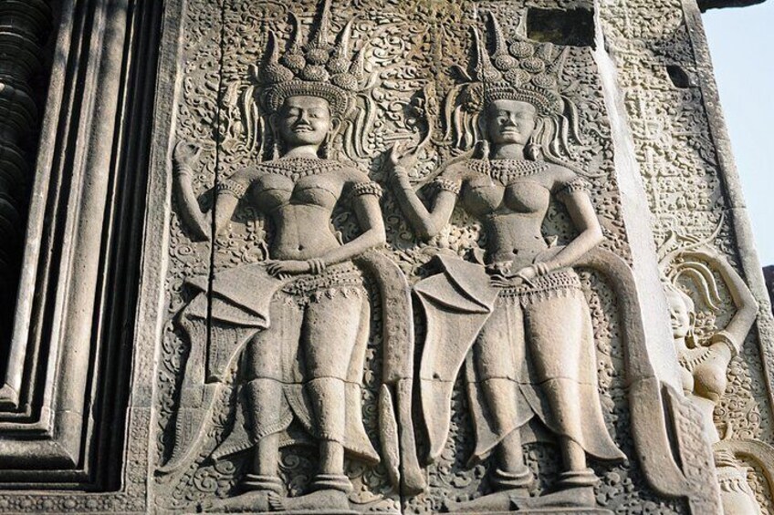 Apsara carvings at Angkor Wat West Gate