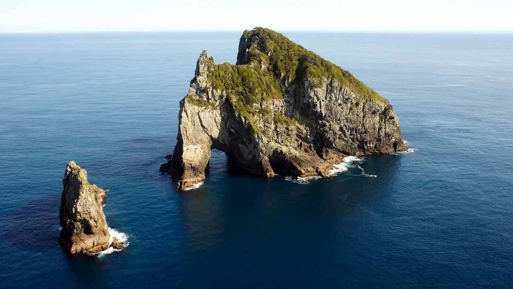 Hole in the rock in new zealand
