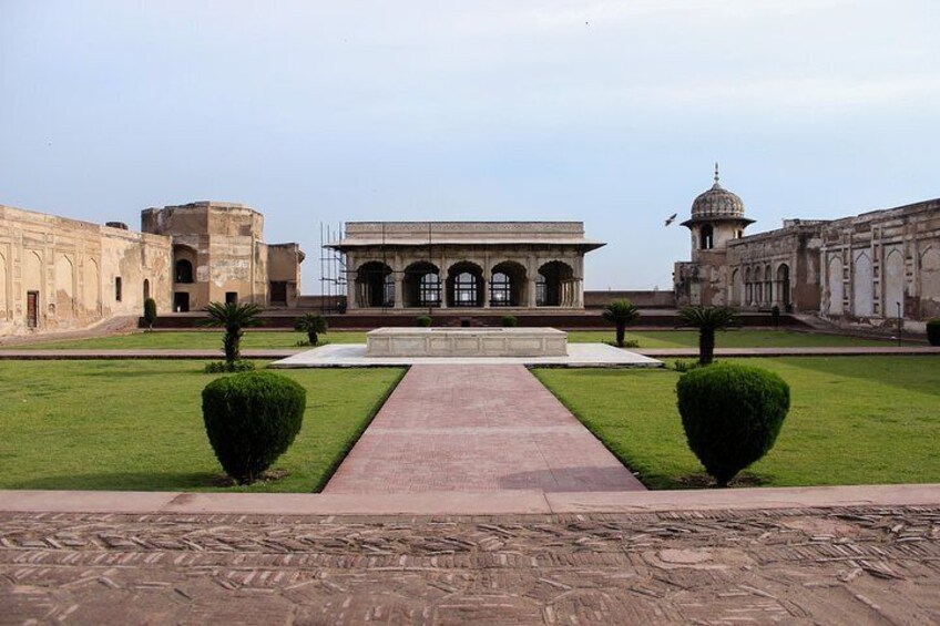 Private Tour: Top Ten Wonders of Lahore Exploration Tour