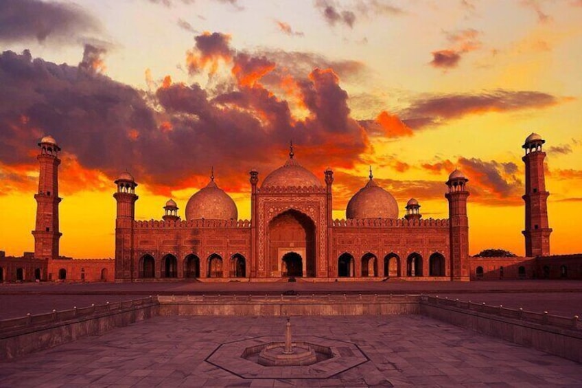 Private Tour: Top Ten Wonders of Lahore Exploration Tour