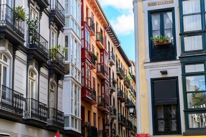 Unique Landmarks of Bilbao – Walking Tour for Couples