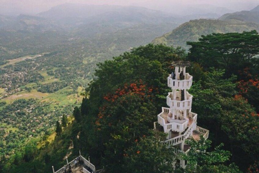 sky-crapping tower in Ambuluwawa |
