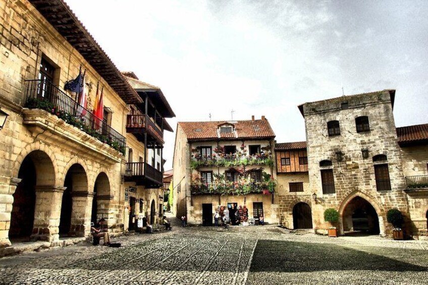 The Best of Santillana Walking Tour