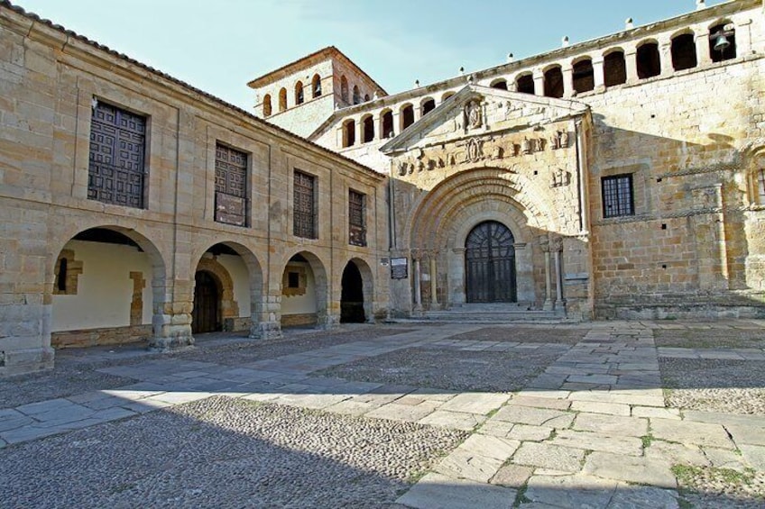 Show item 2 of 4. Guided tour “Love stories of Santillana"