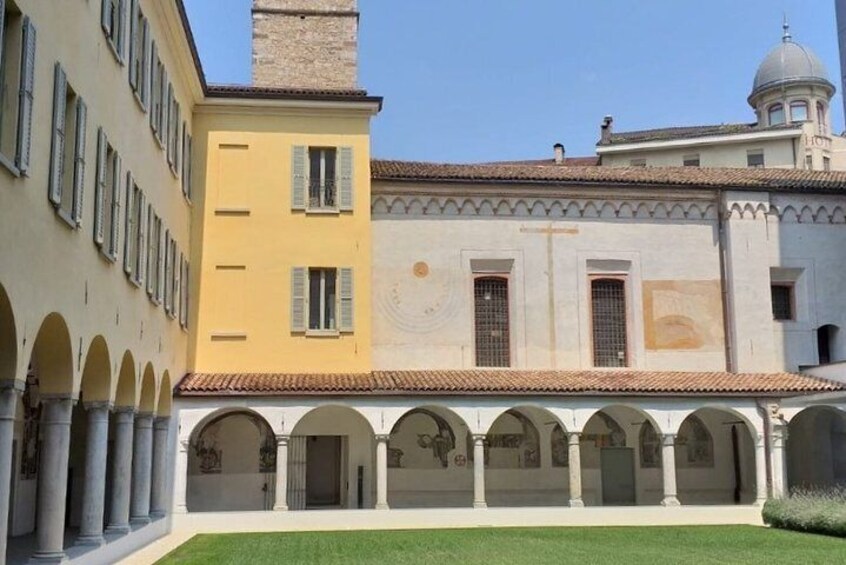 Courtyard of S. Maria degli Angioli