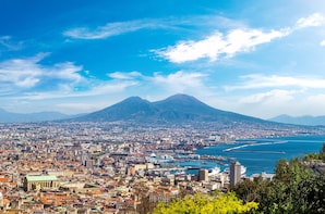 Naples Experience: Small Group Tour from Sorrento with Lunch