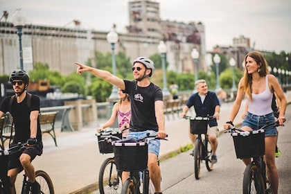 Montreal Highlights Bike Tour: Downtown, Old Montreal, Waterfront