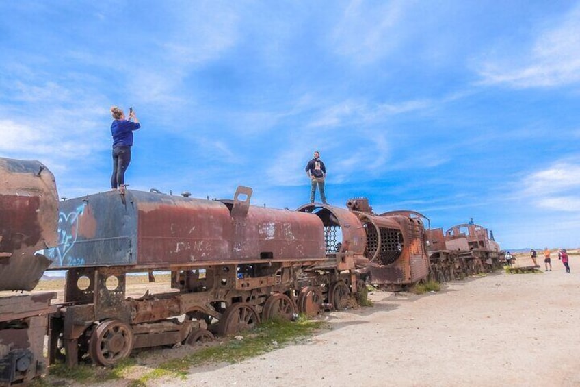 Uyuni Salt Flats Full Day - English Speaking Guide