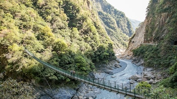 5-Day Taroko Gorge, Sun Moon Lake & Alishan Tour