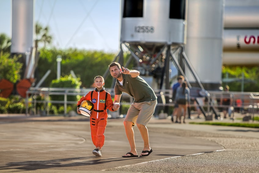 Roundtrip Shuttle to Kennedy Space Center