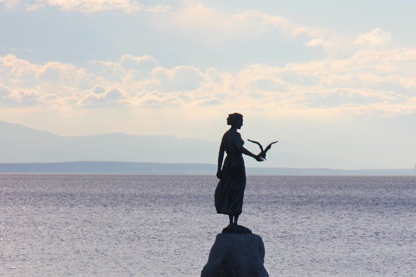 Statue Lady with the seagull as the symbol of the city
