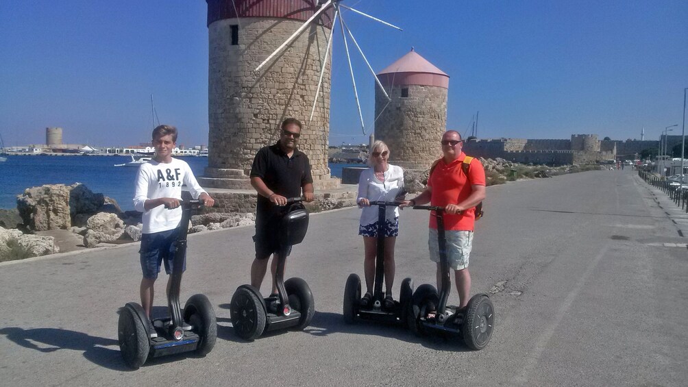 Foto 4 von 4 laden segway riders near coast in rhodes