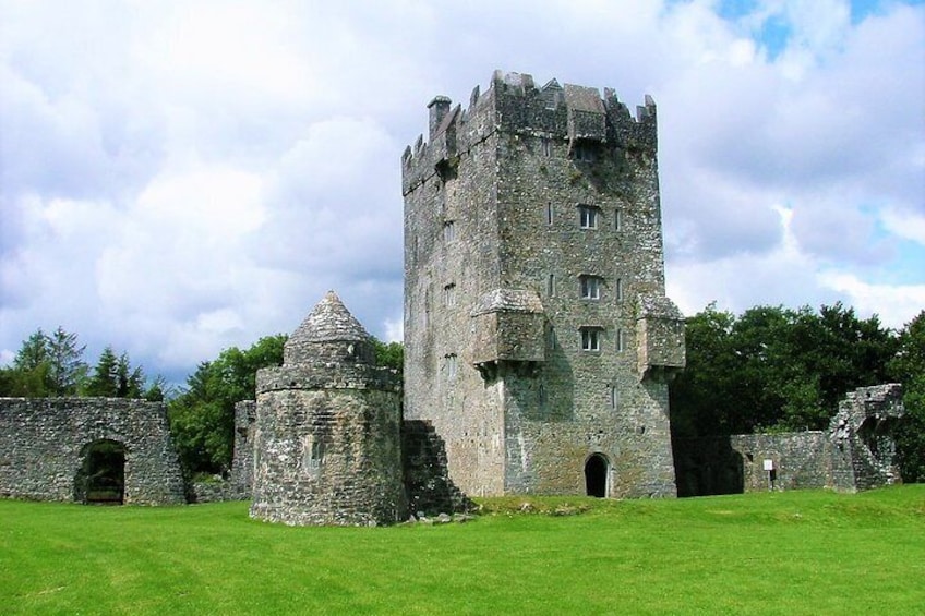 Castles of Connemara tour departing from Galway City. Private guided. Full day.