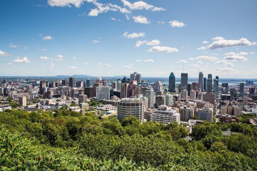 Romantic Walking Tour For Couples in Montreal