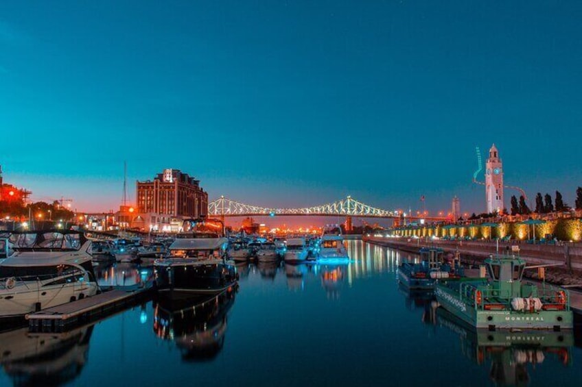 Romantic Walking Tour For Couples in Montreal