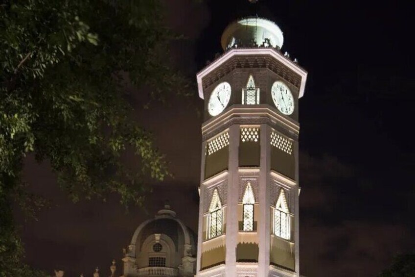 Night Tour in Guayaquil with Drinks at FrutaBar