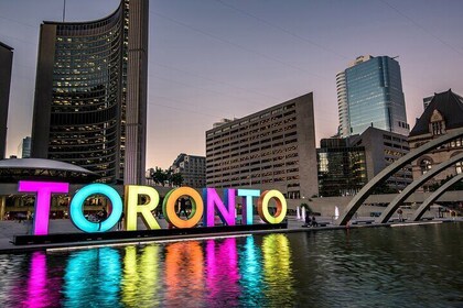 Lovely Walking Tour in Toronto in Romantic Atmosphere
