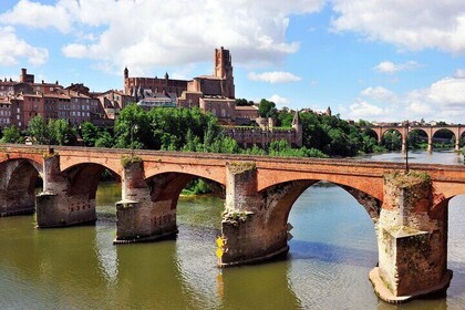 Private Tour of Albi and Medieval Villages from Toulouse with optional guid...
