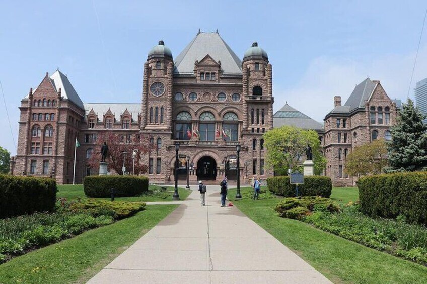 Walking tour in Downtown Toronto