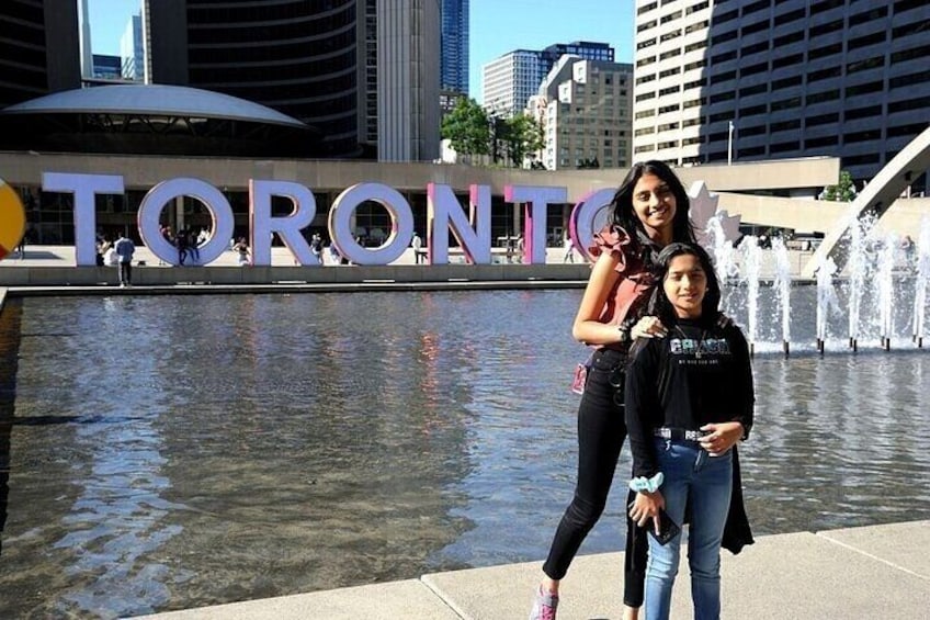 Walking tour in Downtown Toronto