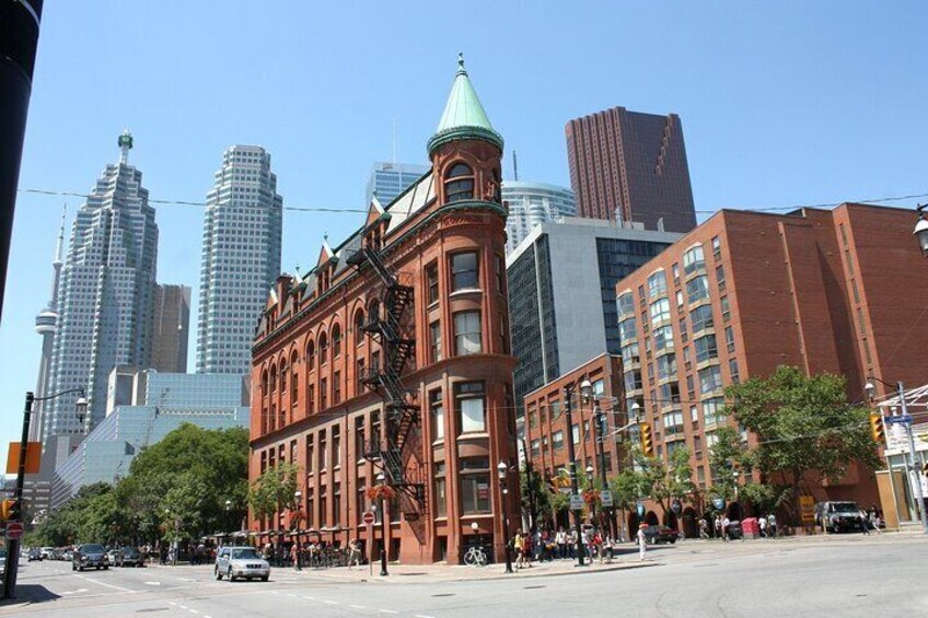 Walking tour in Downtown Toronto