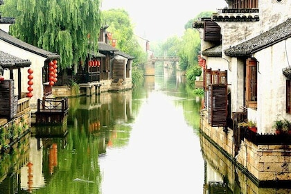 Private Shanghai Stopover Tour to Zhujiajiao Water Town with Lunch Option