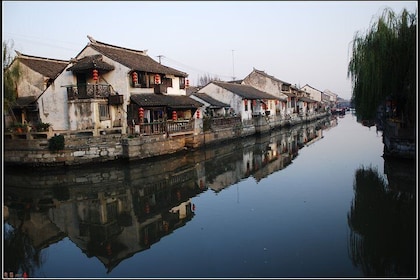 Private Shanghai Stopover Tour to Fengjing Water Town with Lunch Option
