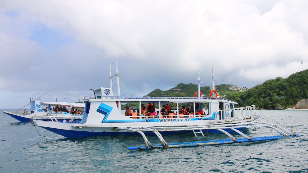 Affordable Boracay Island Hopping Tour with Lunch