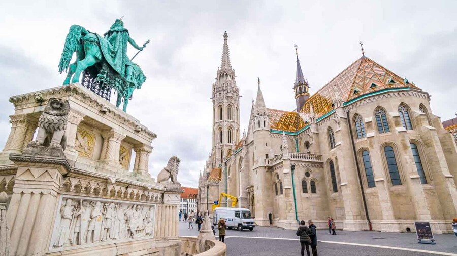 Full day Budapest private tour and Interior Parliament visit