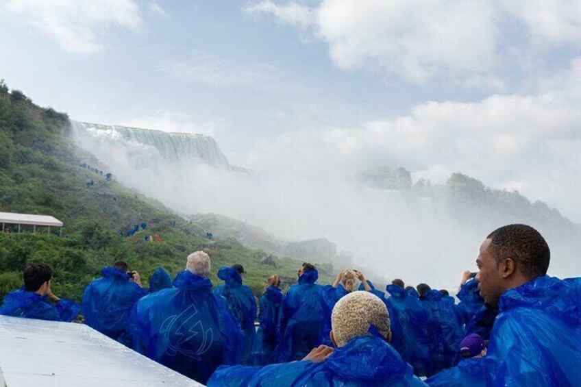 Maid of the Mist Adventure Tour & Cave of the Winds Express-Pass Combo