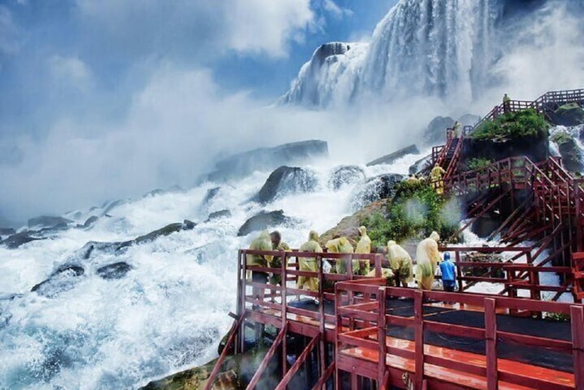 Maid of the Mist Adventure Tour & Cave of the Winds Express-Pass Combo
