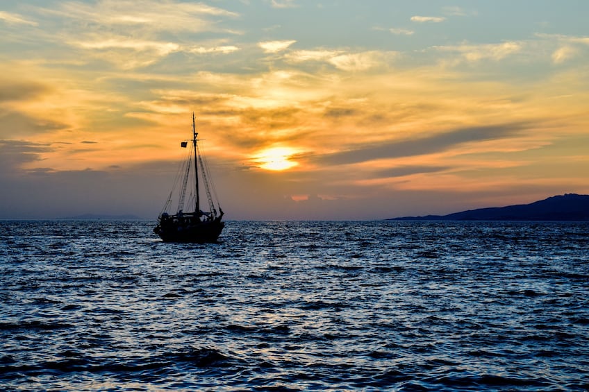 Evening Cruise to the Caldera with Dinner