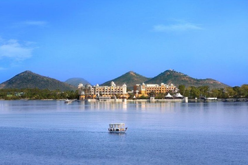 Private Full Day Udaipur City Tour (All-Inclusive)