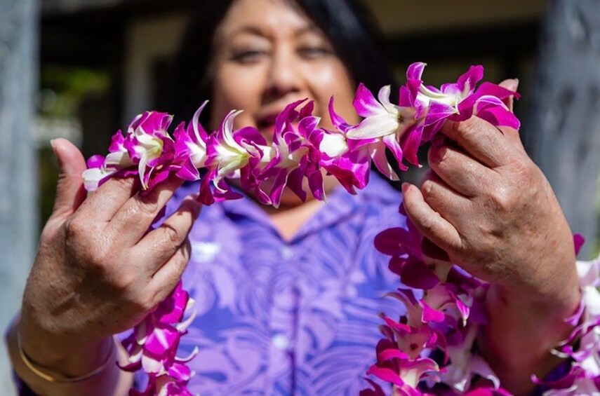 Honeymoon Lei Greeting at Kona Airport