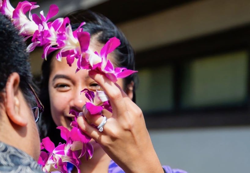 Premium Lei Greeting at Your Honolulu Airport Arrival Gate