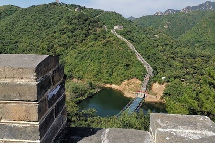 All-inclusive Layover Tour to Lakeside View Huanghuacheng Great Wall with L...