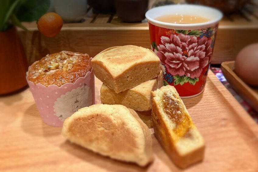 Taiwan Traditional Dessert Experience, Pineapple Pastry with Egg Yolk, Longan Cake, High-Mountain Oolong Tea.