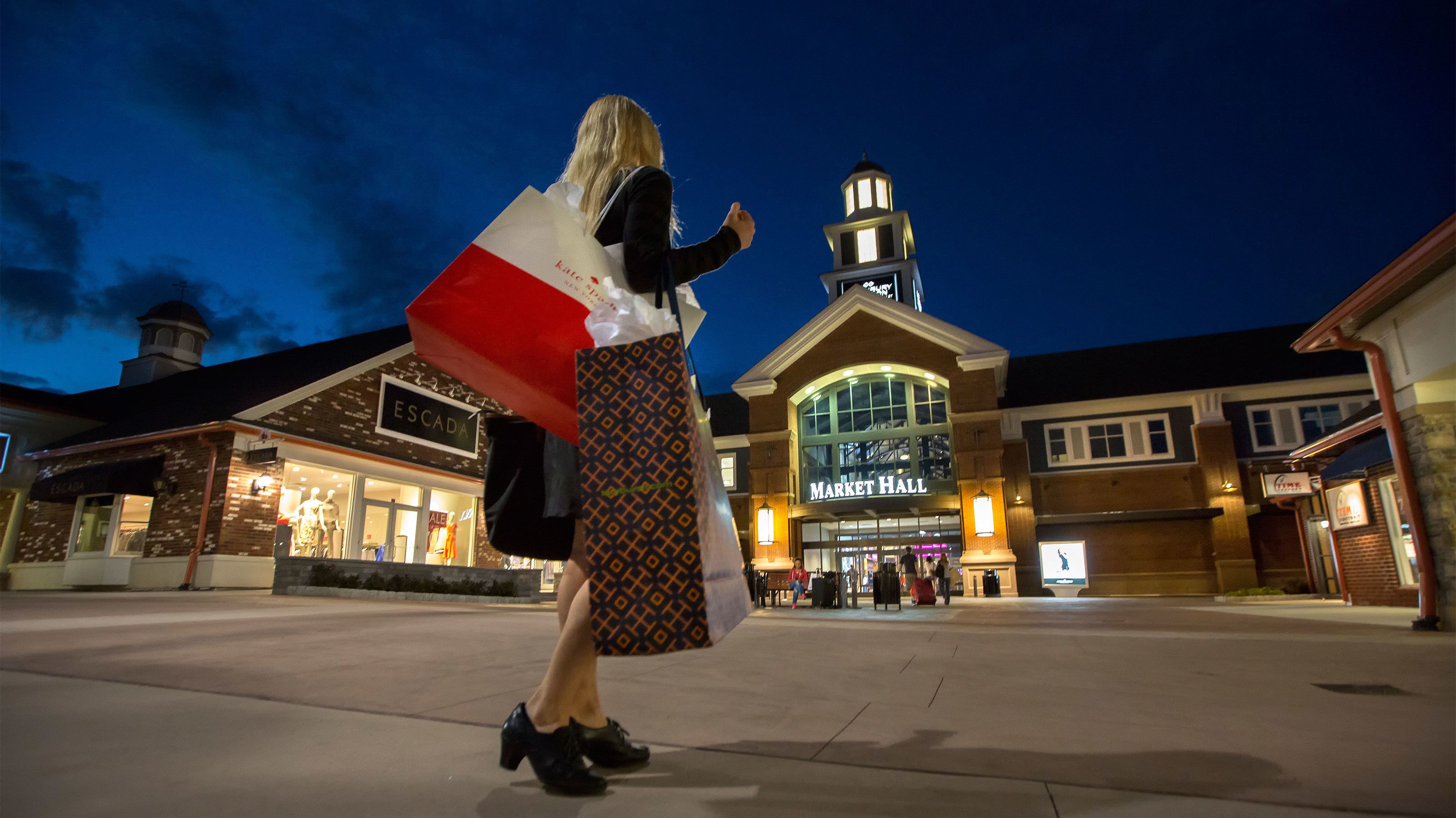 NYC: Woodbury Commons Outlet Mall Shopping Tour