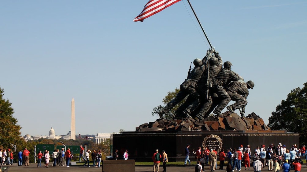 Statue of soliders raising a flag at Iwo Jima