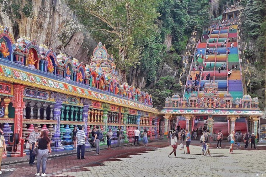 Colmar Tropicale and Batu Caves Day Trip (SIC-Shared/Join In Tour)